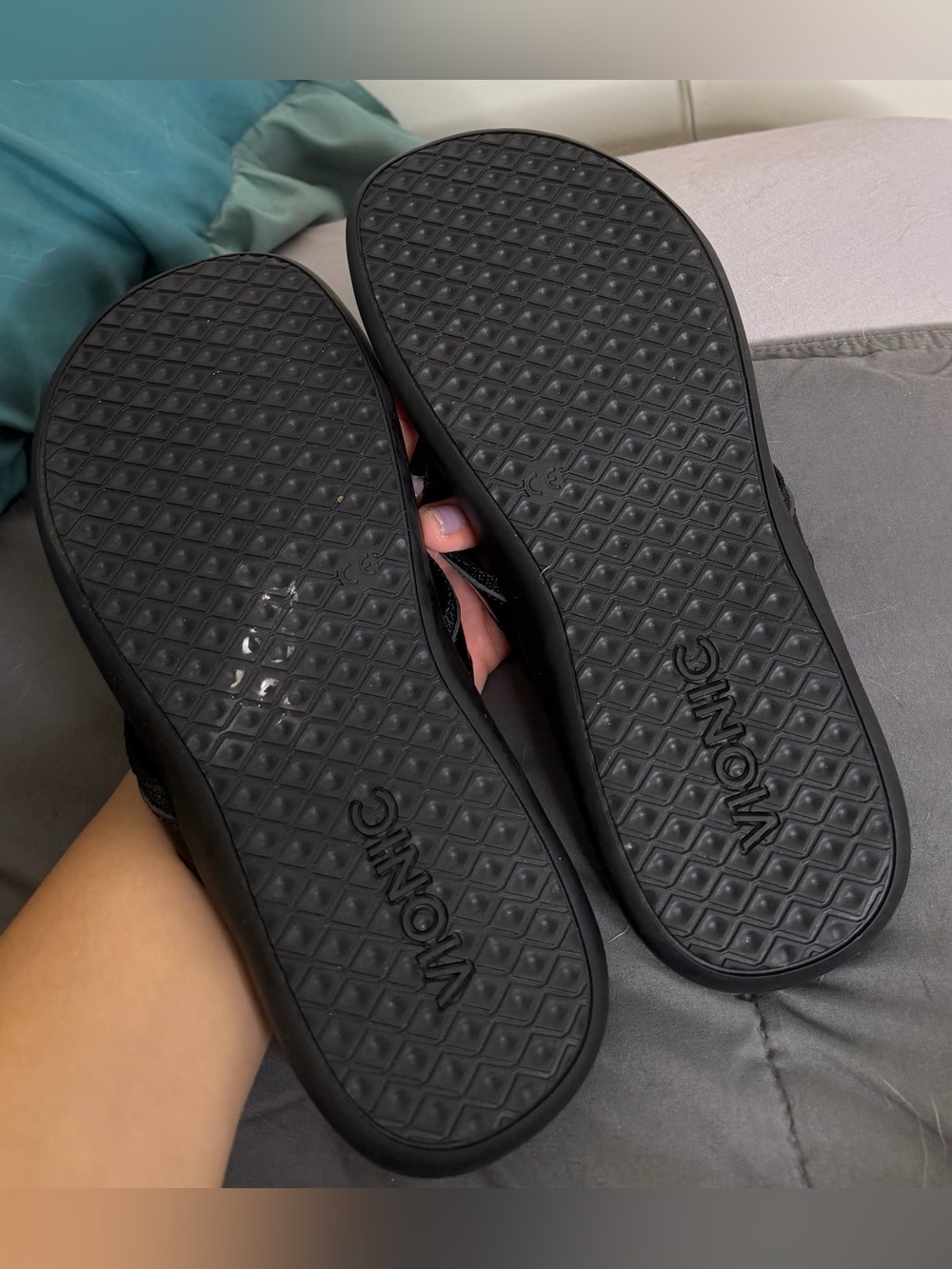 Vionic black Flip-Flops - Picture 3 of 6